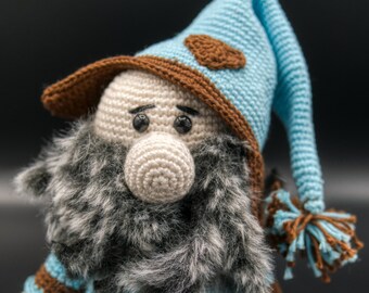 Mini doll in cotton thread - Myno the mage gnome