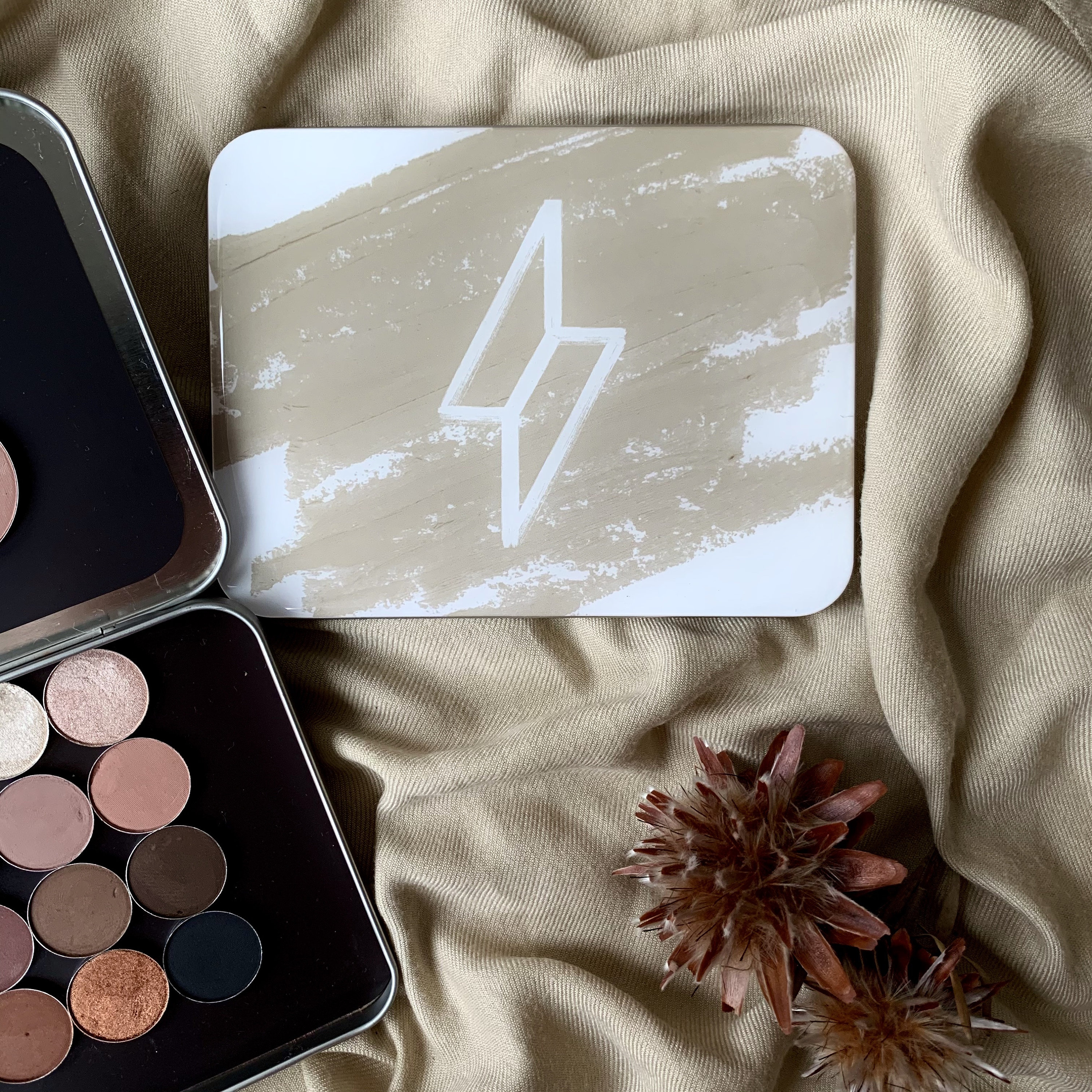 Magnetic Eyeshadow Palette Design nude - Etsy