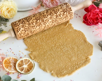 Rolo de massa floral com três relevos