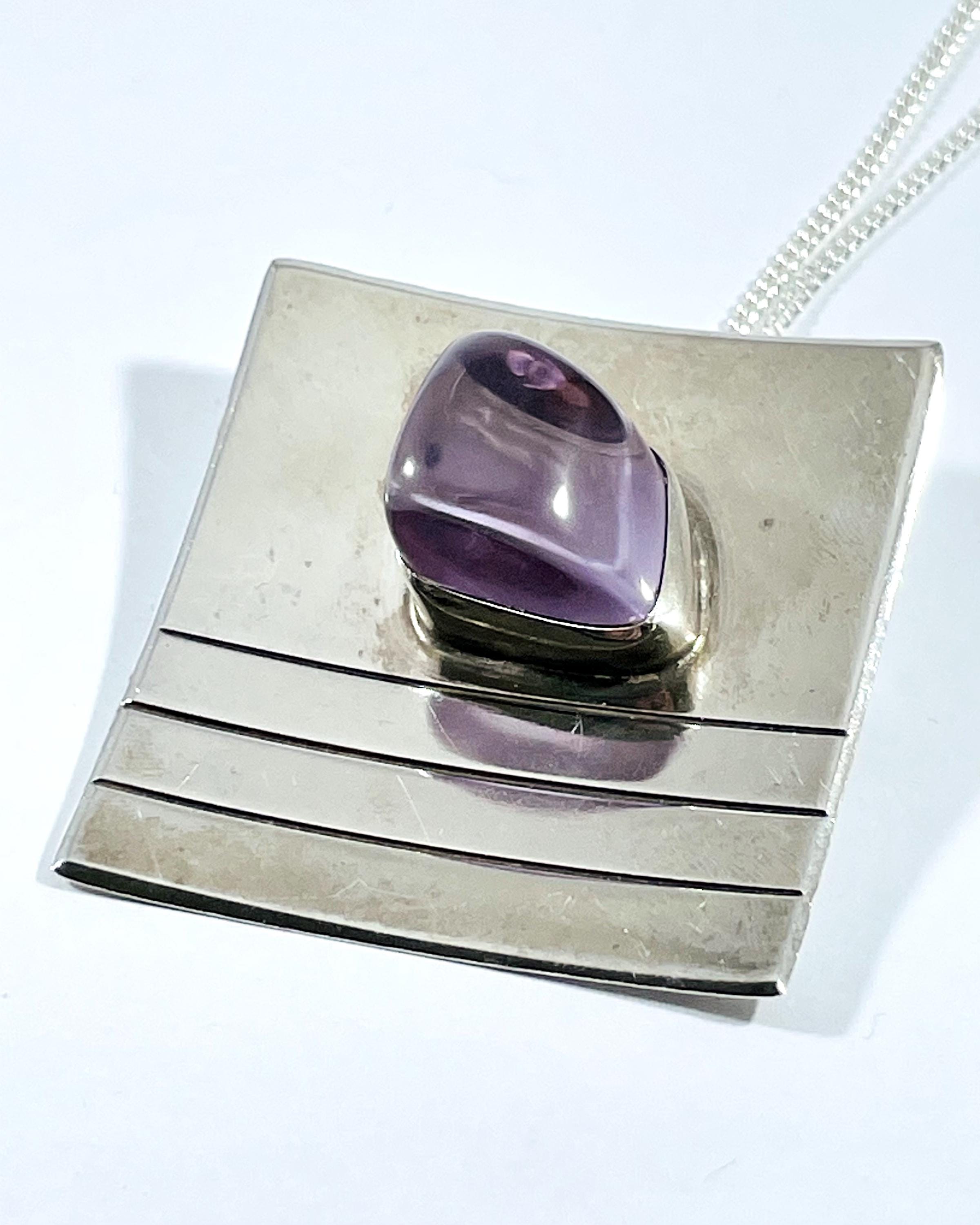 ヘイキ・カクソネン、アメジスト付きモダニストシルバーペンダント