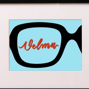 Velma Dinkley Bril Print | Scooby Doo Retro Kalligrafie
