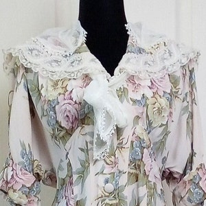 Vintage 80s Floral Karen Alexander Retro 40s Style Profile, Lace Trim Statement Collar, V-Neck Bow, Roll Sleeve, Long Fitted Size 6