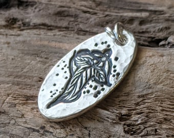 Collier en argent fin Feuilles de lorien : bijoux elfiques martelés faits main