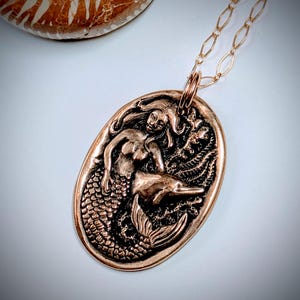 Meerjungfrau und Delphin Legende Fein Silber, Bronze und Kupfer Anhänger, Meerjungfrau Halskette Geschenk, Delphin Halskette, Meerjungfrau Schweinswal Legende Geschenk