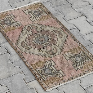 Vintage Oushak Wool Rug, Small Anatolian Rug (1.4x2.8ft)