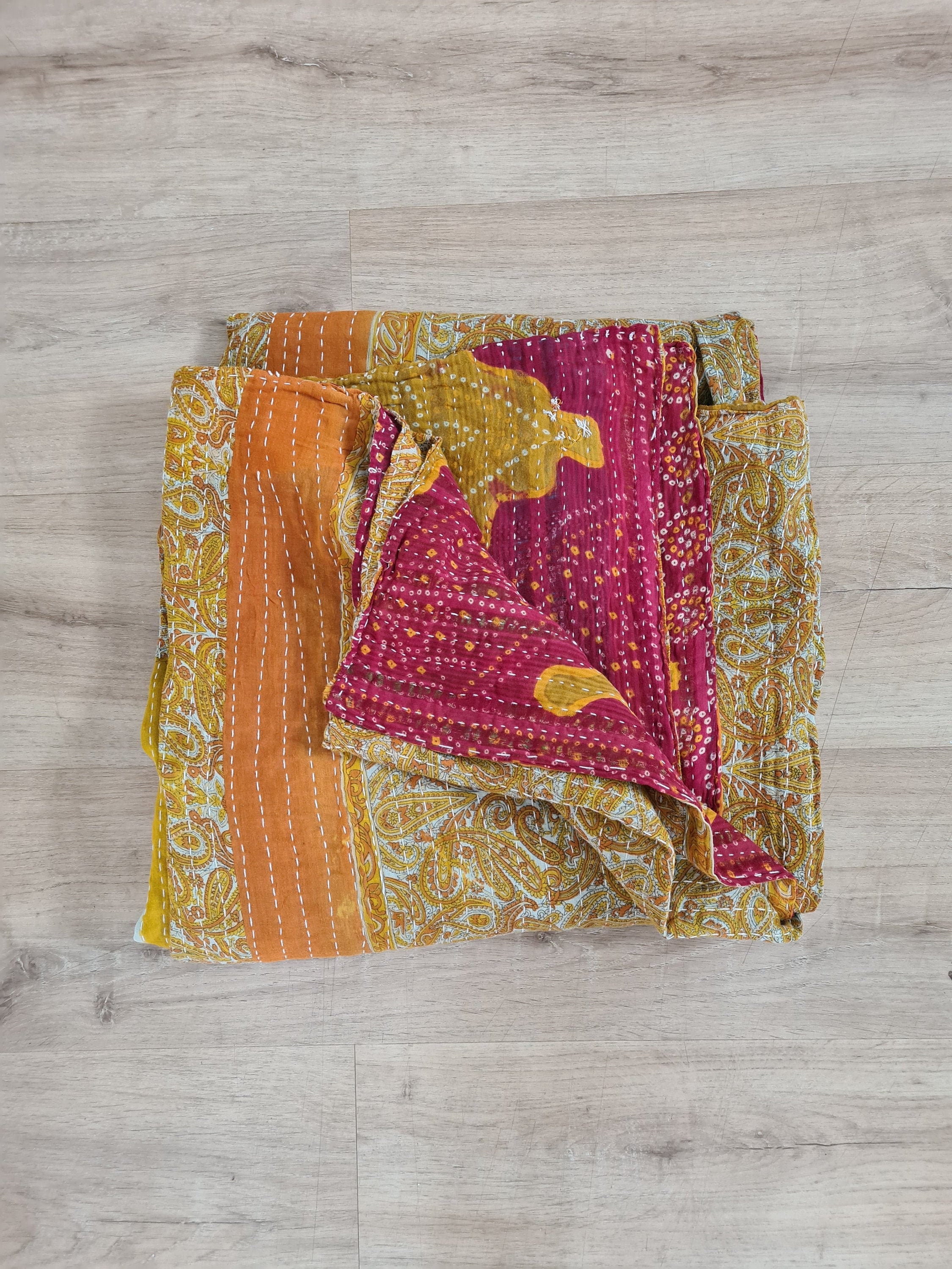 Traditional India Taille Double Rouge Ikat Designer Kantha Couvre-Lit Indien Fait à la Main Kantha Couvre-Lit Vintage Coton Gudri Home Décoratifs Rállis Couverture 