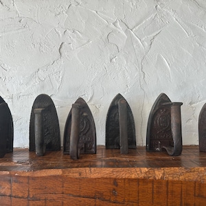 lot de 6 rares fers en fonte anciens 1800