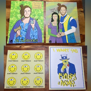 Op de afbeelding: Vier kleurrijke bedrukte puzzelstukken met een cartoonfiguur met één oog, een cartoonfiguur met een kroon, een cartoonfiguur met een halo en een cartoonfiguur met een baard. De puzzelstukken liggen allemaal op een houten oppervlak.