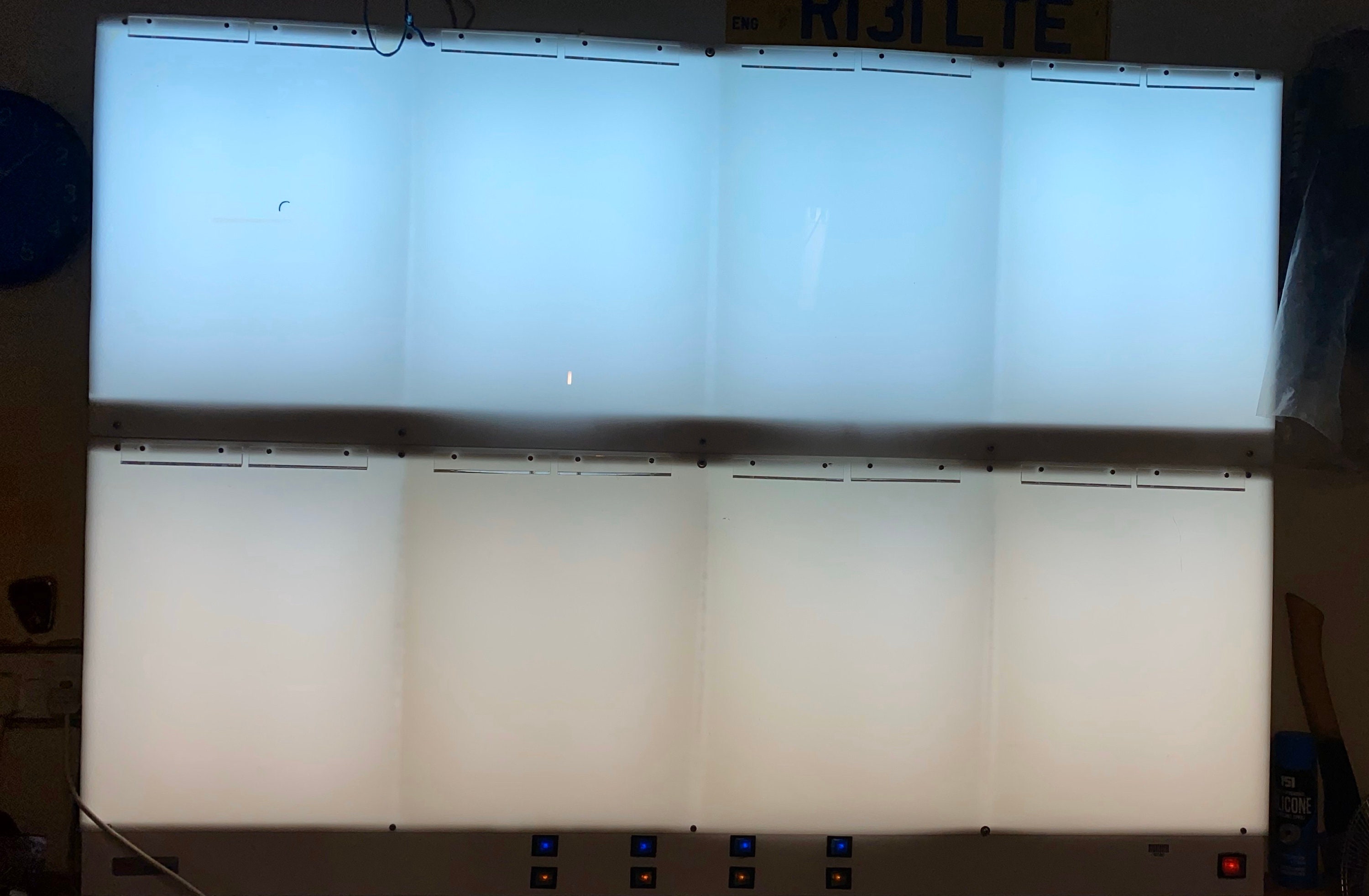 Wall mounted vintage Xray light box. 8 lights. Great upcycle Etsy