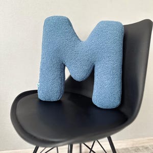 Almohada de tela personalizada con letras - Cojín de terciopelo con el alfabeto - Decoración infantil con iniciales personalizadas - Almohada con monograma para habitación infantil - Estilo escandinavo