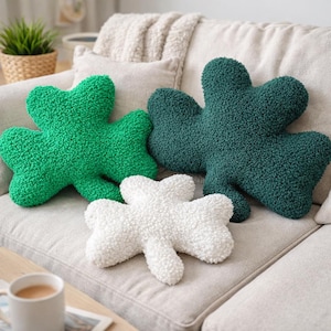 Glückskissen mit Kleeblattmotiv, ideales Einzugsgeschenk, weiches Dekokissen mit Kleeblattmuster für Oma oder zum Einzug, dekoratives Glückskissen, grünes Fleece