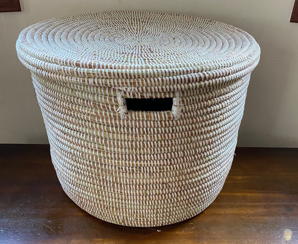 Afrikanischer Wäschekorb Aus Savannengras - Handgeflochtener Deckelkorb Für Nachhaltige Aufbewahrung