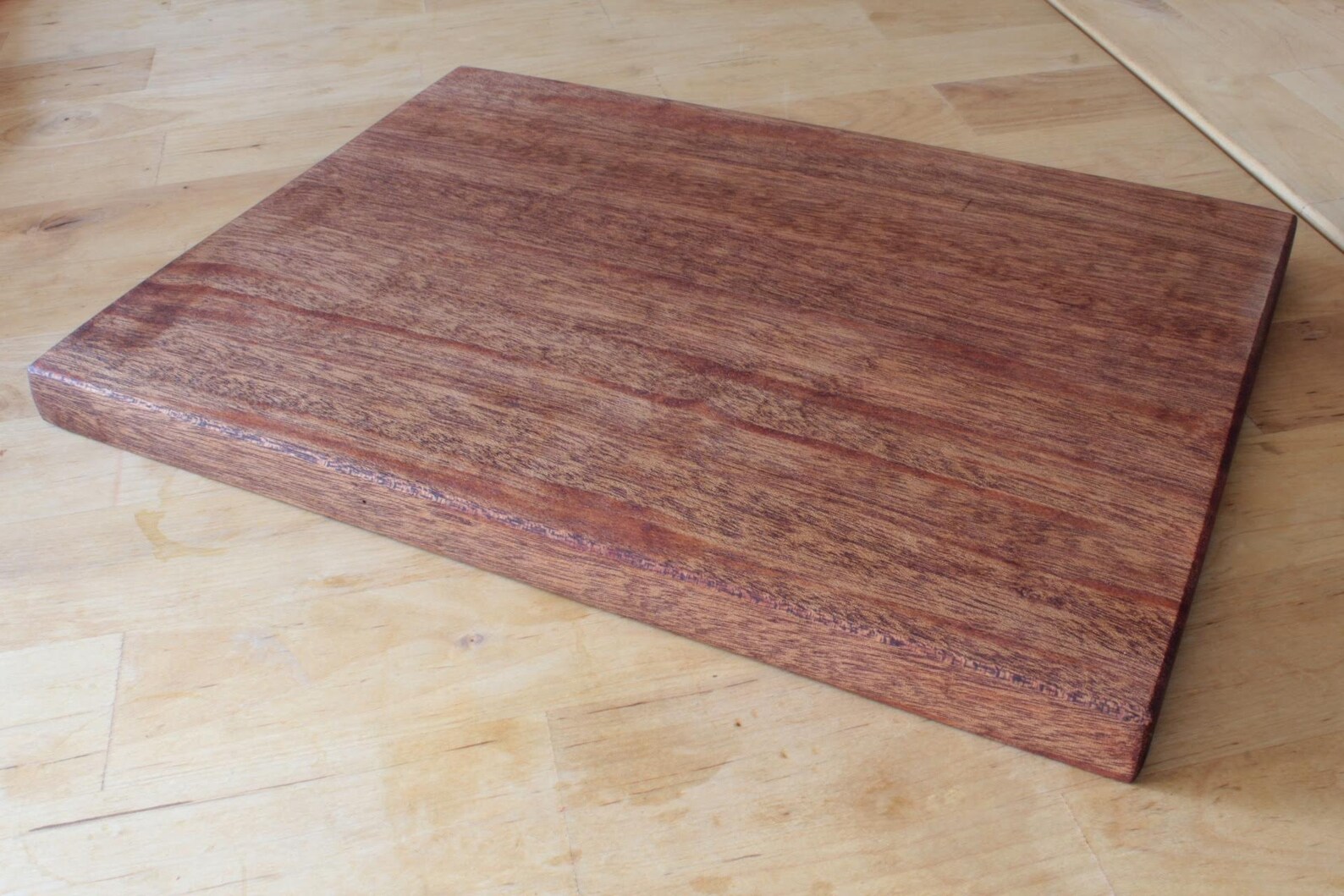 tabla-de-corte-de-caoba-artesanal-etsy