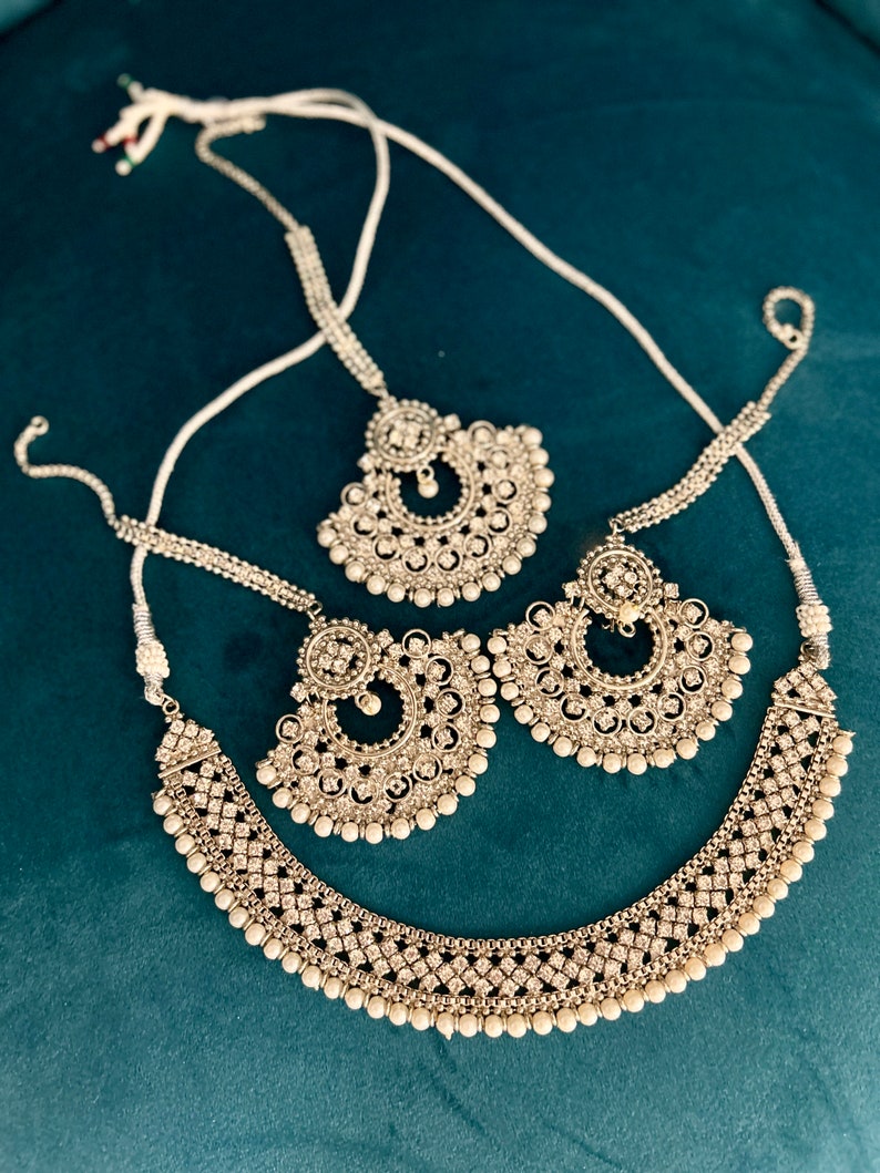 Antique style indian ethnic choker jewellery set earrings jhumka matha tikka choker necklace set half head image 2