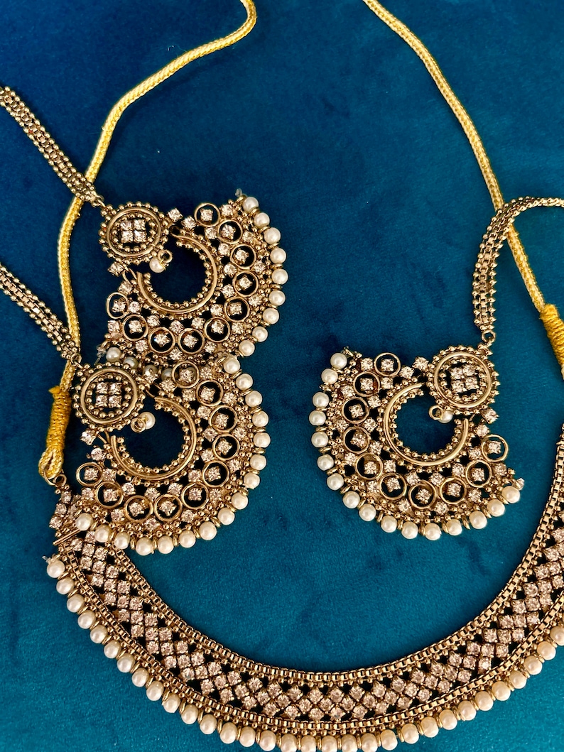 Antique style indian ethnic choker jewellery set earrings jhumka matha tikka choker necklace set half head image 3
