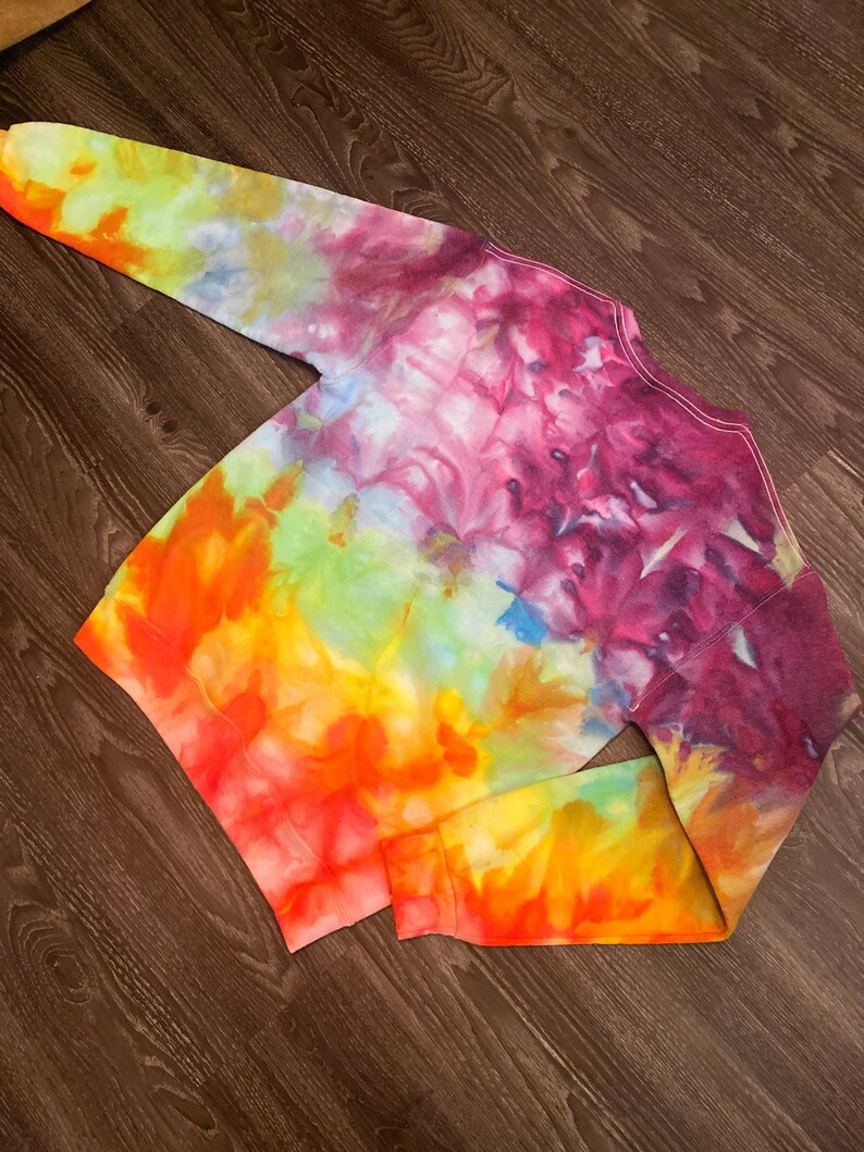 tie dye sweatshirt rainbow