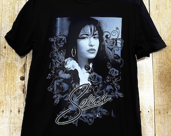 Selena Shirt black and white image 2 / La Reina del Tejano Shirt imagen en blanco y negro / Selena,Peace Love Selena Shirt,Selena/ vintage