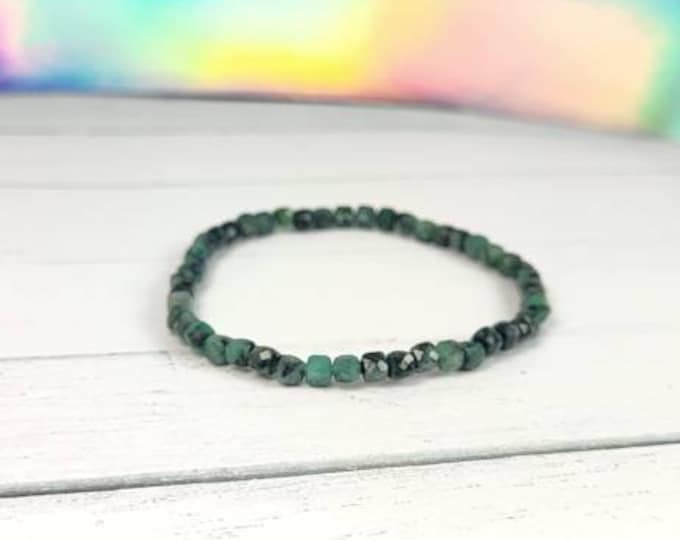 Emerald faceted square 4 mm  beads bracelet