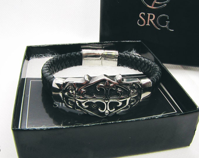 Genuine leather bracelet with stainless steel magnetic clasps and stainless steel punk connector