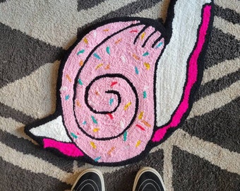 Make to order- Handmade rug - Sprinkled Snail