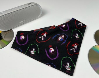 Kiss Reversible pet Bandana