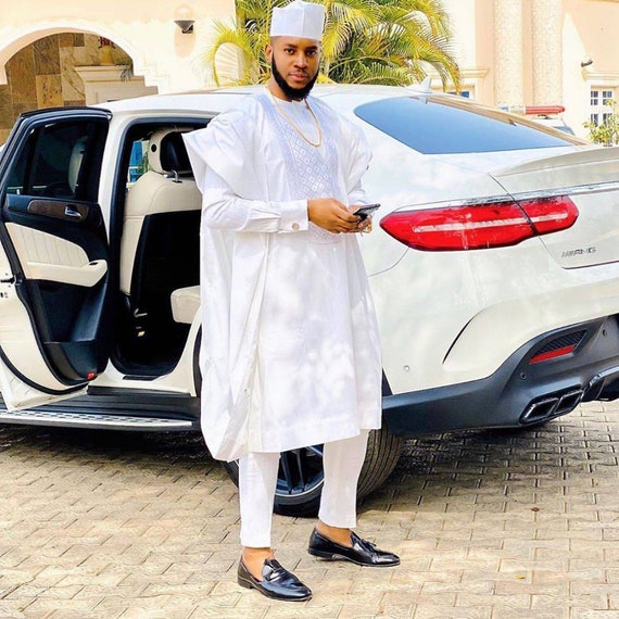Off-white African wedding suit, AGBADA for men, AGBADA, African men's clothing, men's traditional wear, Groomsmen suit, Groom's suit, Suit
