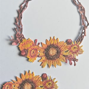 Könnte beinhalten: Ein Set aus ausgestanzten Papierverzierungen mit Sonnenblumen und Zweigen. Die Sonnenblumen sind gelb mit braunen Zentren und die Zweige sind braun. Die Verzierungen sind perfekt für Scrapbooking, Kartenherstellung und andere Bastelprojekte.