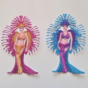 Gestanste Showgirls in roze en blauw voor scrapbooking en kaarten maken.