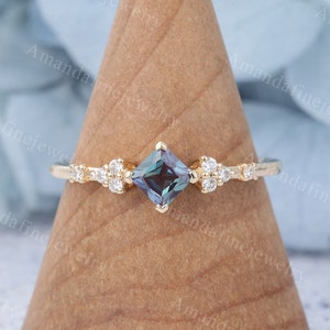 Princess Cut Alexandrite verlovingsring Unieke geelgouden verlovingsring vrouwen antieke moissaniet verlovingsring bruids diamanten belofte