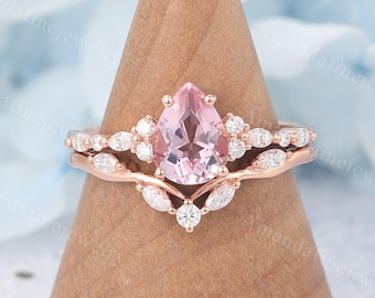 洋ナシ型のピンクサファイアの婚約指輪セット、ユニークなホワイト 
