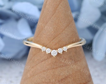 Alianza de boda curvada en oro amarillo Alianza de boda con diamantes Anillo de moissanita único vintage simple Alianza apilable a juego Alianza de aniversario nupcial
