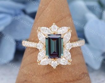 Anillo de compromiso de alejandrita talla esmeralda Anillo vintage de moissanita en oro amarillo Anillo de diamantes único Anillo de novia Anillo de promesa Regalo de aniversario
