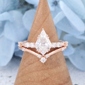 Kite cut Moissanite engagement ring set Vintage rose gold engagement ring set Unique diamond ring Bridal set promise ring anniversary gift