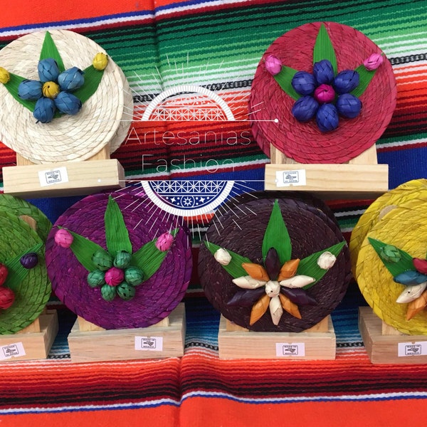 Set of 3 or 6 Palm Leaf napkin holder. Servilleteros de hoja de Palma 5x4in artesanias tradicinales Mexicanas, Mexican crafts