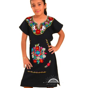 Vestido Tradicional Mexican con Flores Bordado para Nina/Mexican Traditional Embroidery Dress with flowers For Girl
