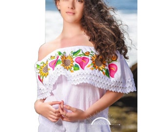 Blusa Mexican con Flores /Mexican Embroidery Blusa de Manta bordada a mano Blusa Tradicional Mexicana Embroidery shirt Mexican Flora Blouse
