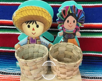 Servilleteros y porta cubiertos de madera de hoja de palma Napkin and utensil holder made out of wood and palm leaf