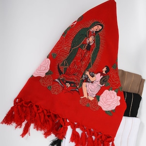 Rebozo Mexican con imagen de la Virgen de Guadalupe Mantón mexicano con imagen de la Virgen María
