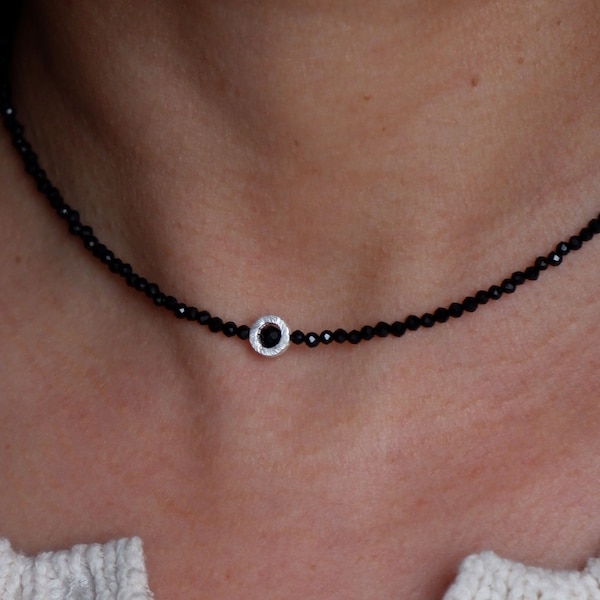 Collier de perles, collier de spinelle, tour de cou, collier, collier délicat en spinelle noire avec cadre en perles d'argent 925