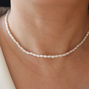 Real freshwater pearl necklace, handmade high-quality freshwater pearl choker, necklace, delicate rice pearl necklace