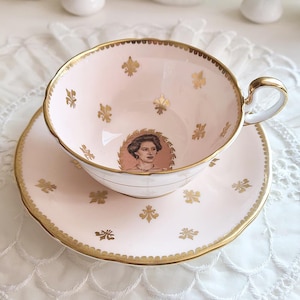 Aynsley Queen Elizabeth II teacup and saucer set Pink 1957 - England