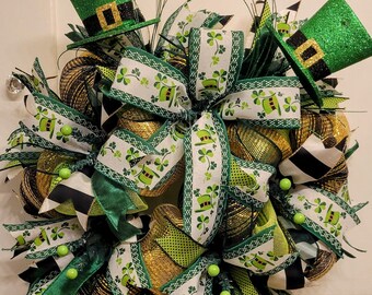 St patricks day wreath, lucky Irish wreath decoration, shamrock swag, st pattys day garland wreath, leprechaun hat spring wreath