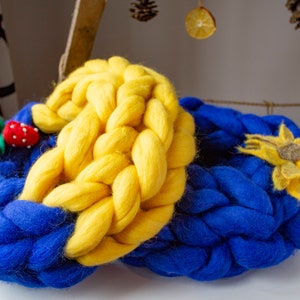 Blue Chunky Knit Scarf // Chunky Yarn Oversize Blue Scarf // Hand Knitted Chunky Merino Wool Scarf // Unisex Oversize Chunky Scarf