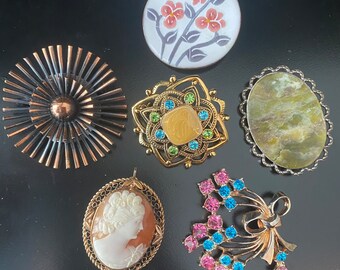 【vintage】ブローチ　120点以上　大量　まとめ売り　セット Assorted Vintage Brooches. Each Sold Separately. - Etsy