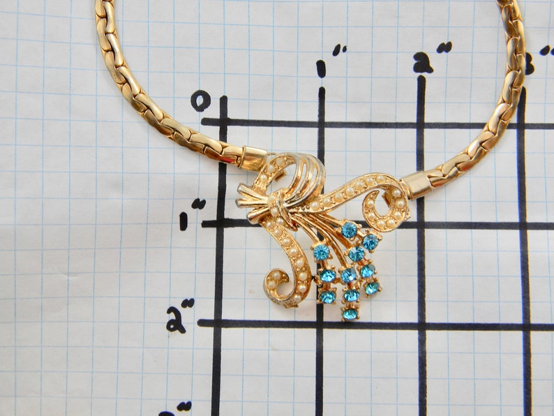 Vintage gold coloured necklace with synthetic pearl and rhinestone accents. image 5