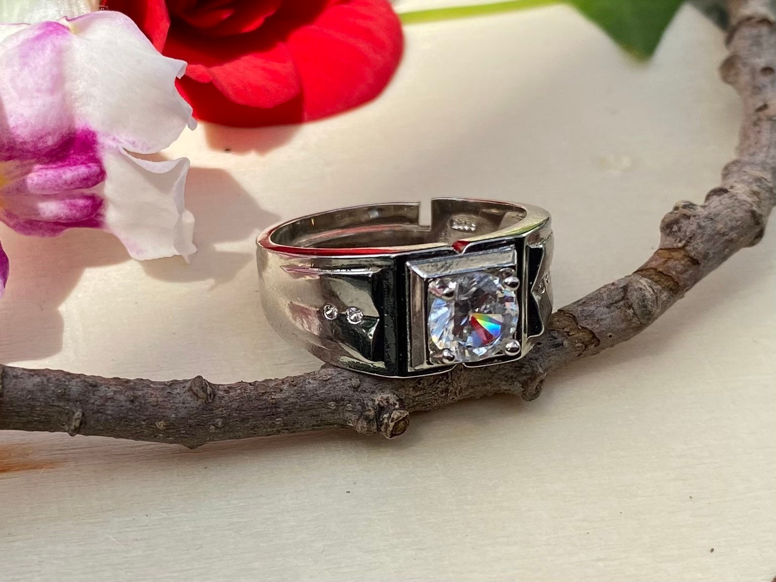 Stamped S925 Silver Ring With Clear Stone. Size 9. Split