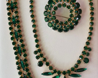 Vintage green rhinestone necklace, bracelet and brooch set