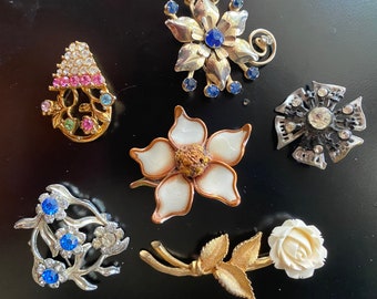 【vintage】ブローチ　120点以上　大量　まとめ売り　セット Assorted Vintage Brooches. Each Sold Separately. - Etsy