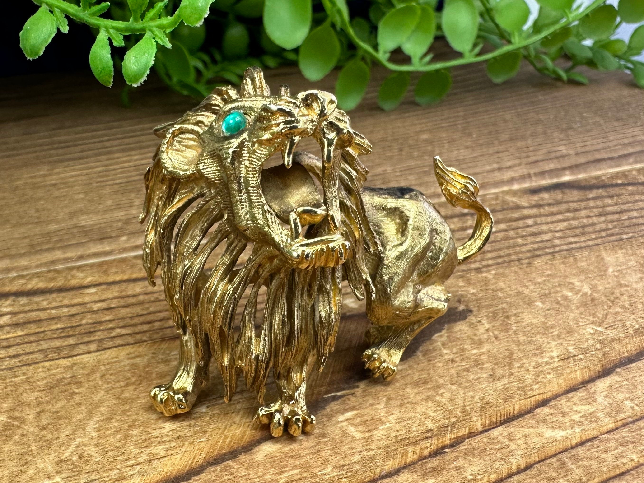 Vintage Gold Lion Brooch Vintage gemstone 18k gold lion brooch – Jack Weir & Sons main image 2