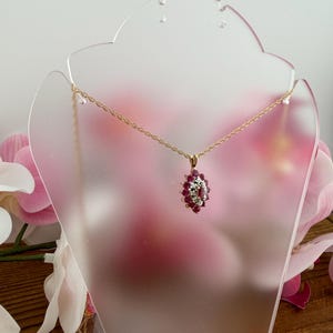 Vintage 10kt yellow gold pendant with rubies and genuine diamonds on yellow gold rope chain. afbeelding 7